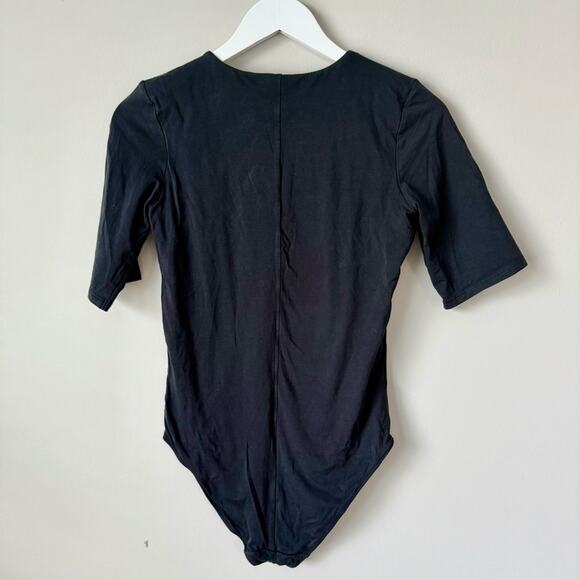 Everlane | Black Crewneck Short Sleeve Bodysuit - Picture 6 of 6